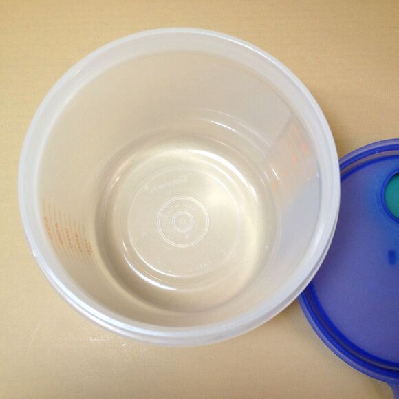 Vintage Tupperware Pour Spout 16oz/500ml Measuring Shaker Pitcher 1493-16 - Picture 4 of 8